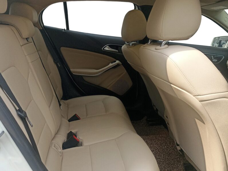 
								GLA 200 D SPORTS full									