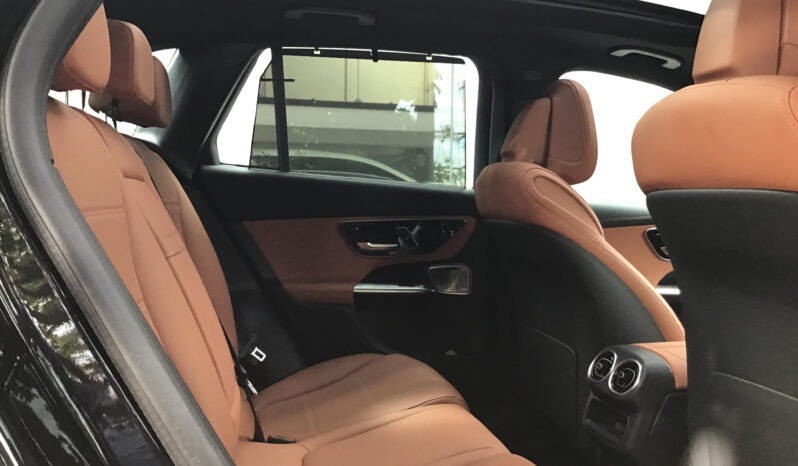 
								MERCEDES BENZ GLC 300 4 M full									