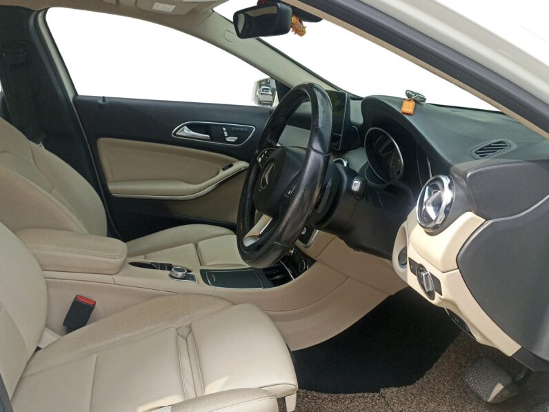 
								GLA 200 D SPORTS full									