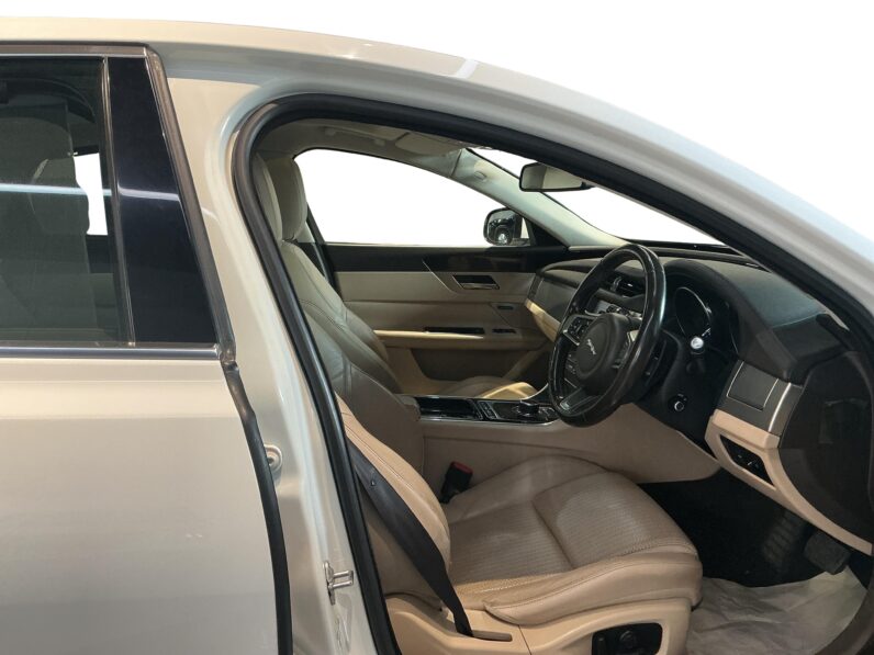 
								Jaguar X F 2.0 Prestige Diesel full									