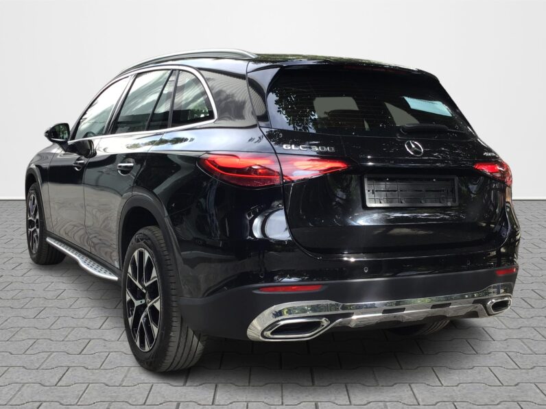 
								MERCEDES BENZ GLC 300 4 M full									