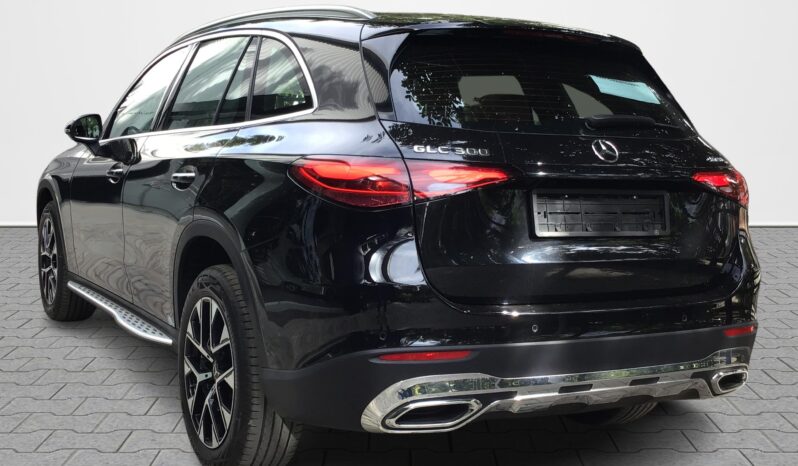 
								MERCEDES BENZ GLC 300 4 M full									