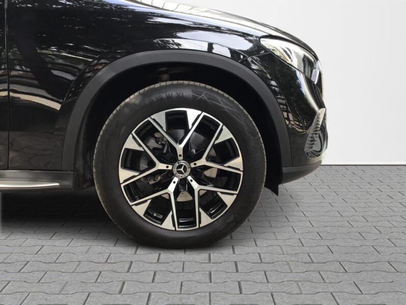 
								MERCEDES BENZ GLC 300 4 M full									