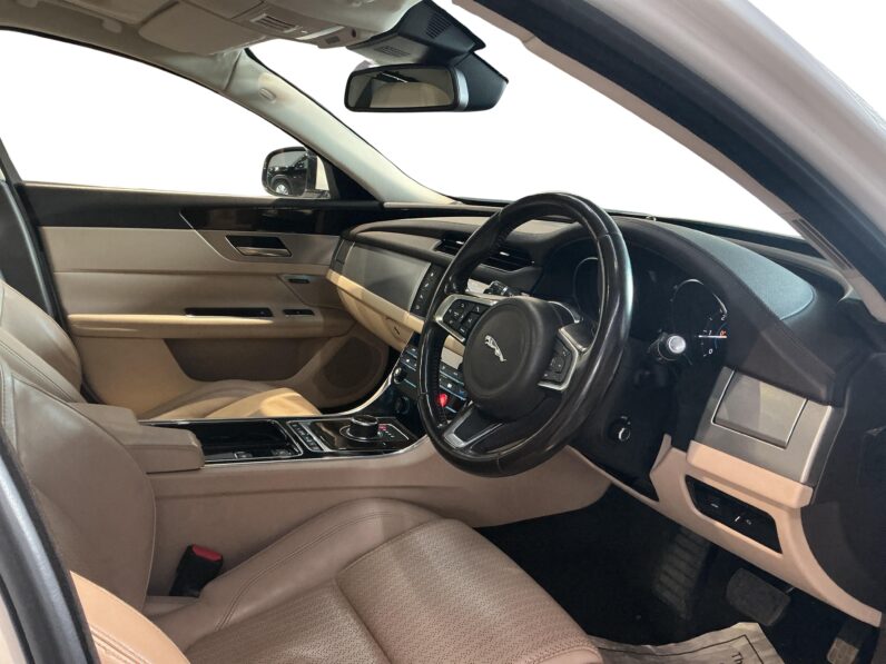 
								Jaguar X F 2.0 Prestige Diesel full									