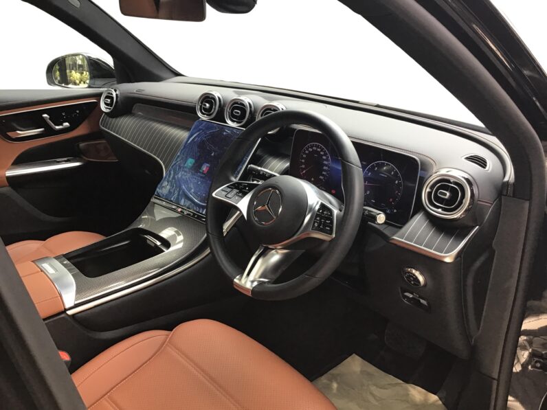 
								MERCEDES BENZ GLC 300 4 M full									