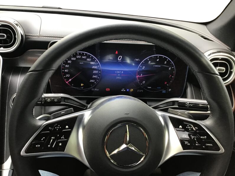 
								MERCEDES BENZ GLC 300 4 M full									