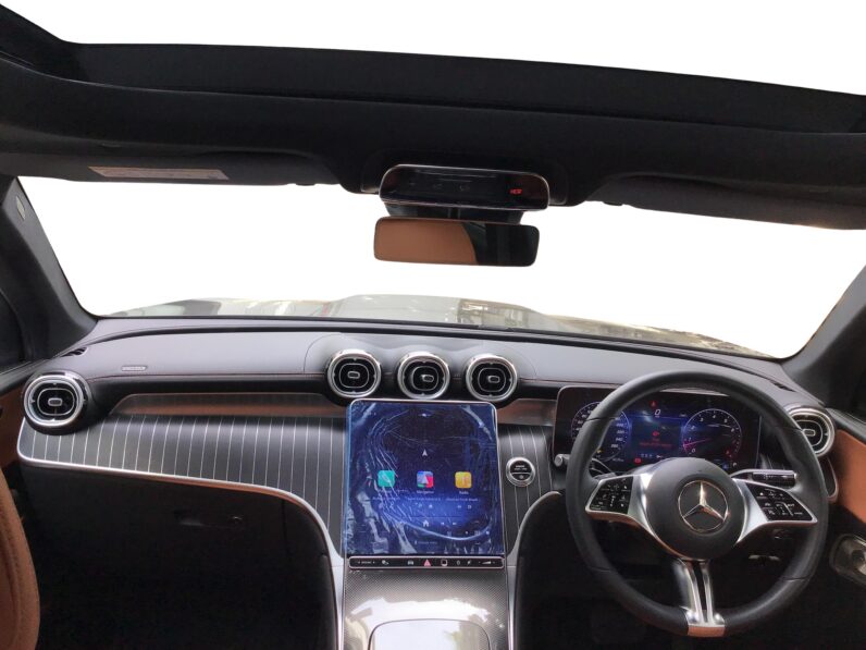 
								MERCEDES BENZ GLC 300 4 M full									