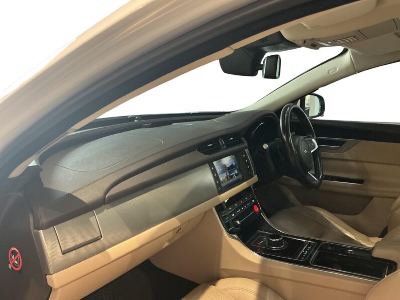 
								Jaguar X F 2.0 Prestige Diesel full									