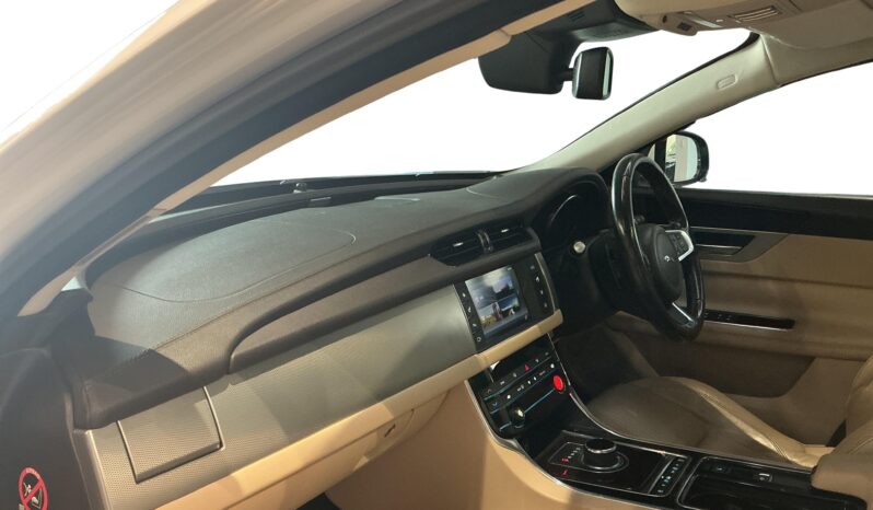 
								Jaguar X F 2.0 Prestige Diesel full									