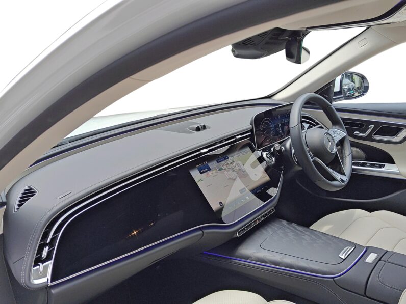 
								MERCEDES BENZ E 200 (RSE) full									